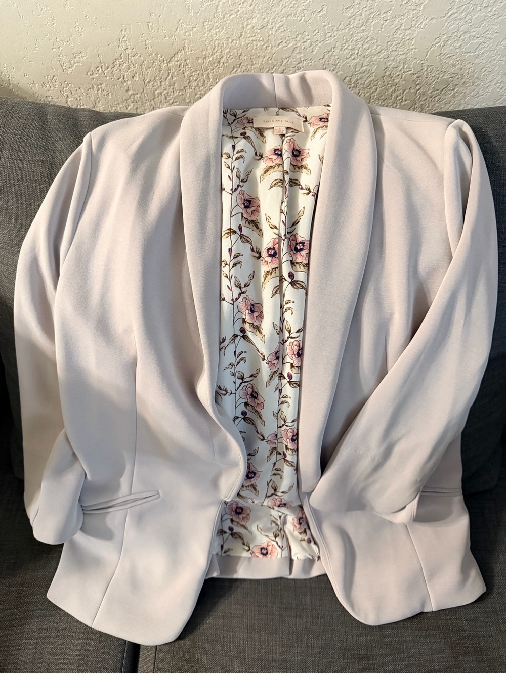 Skies Are Blue Light Gray Shawl Collar Floral-Lined Blazer
